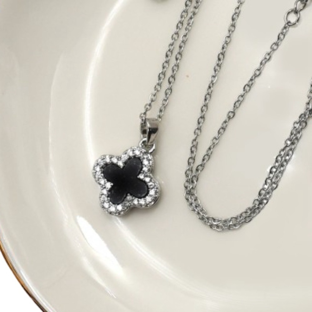 18K Rhinestone Clover - Black and Silver (5106)